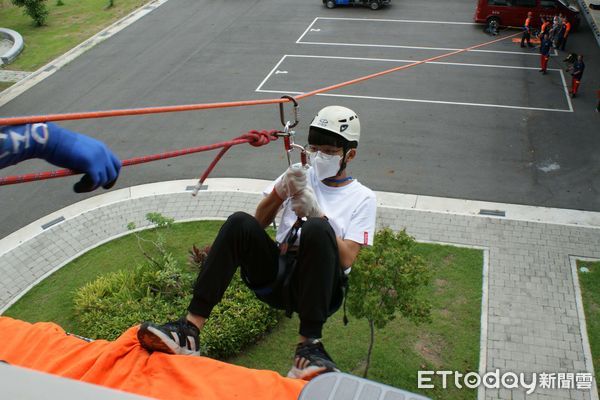 ▲2023雲林縣小小消防員暑期營，透過闖關活動使學生學習正確的防火、防災觀念。（圖／記者蔡佩旻翻攝）