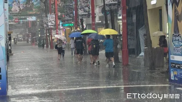 ▲▼台北午後雷雨。（圖／記者呂佳賢攝）