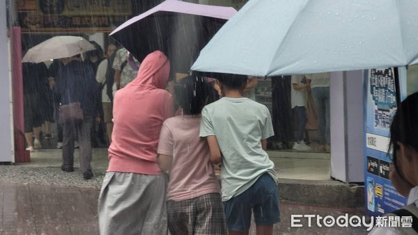 ▲▼台北午後雷雨。（圖／記者呂佳賢攝）