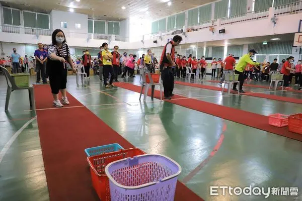 ▲雲林縣體育會為提倡國民動態休閒活動、培養國民終身運動習慣，今天安排的各類闖關遊戲，不受年齡及體力限制。（圖／記者蔡佩旻翻攝）