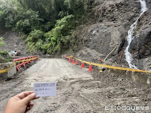 ▲▼投85線路基流失70公尺的超大斷點 12日下午搶通。（圖／記者高堂堯翻攝）