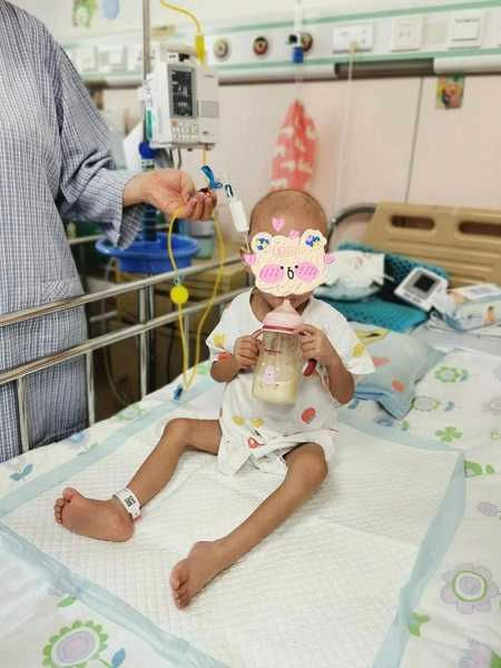 肚子腫脹快爆炸…2歲女童罹「兒童癌王」手術5hr　結果讓醫護都哭了
