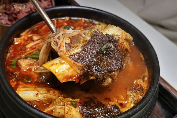 ▲▼在IG上很火紅的韓國料理「無理WULI」，主打韓式拌麵，馬鈴薯龍骨湯等正統韓式料理。（圖／水晶提供）