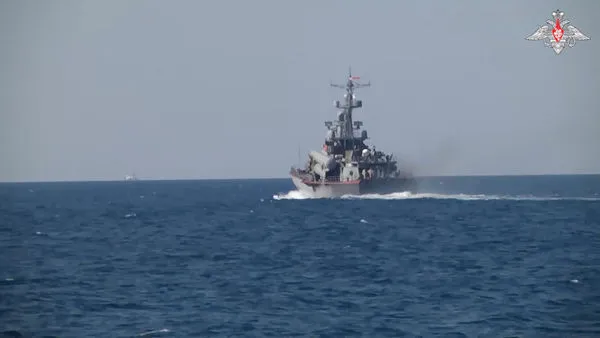 ▲▼俄羅斯海軍在黑海演習發射火箭彈。（圖／路透）
