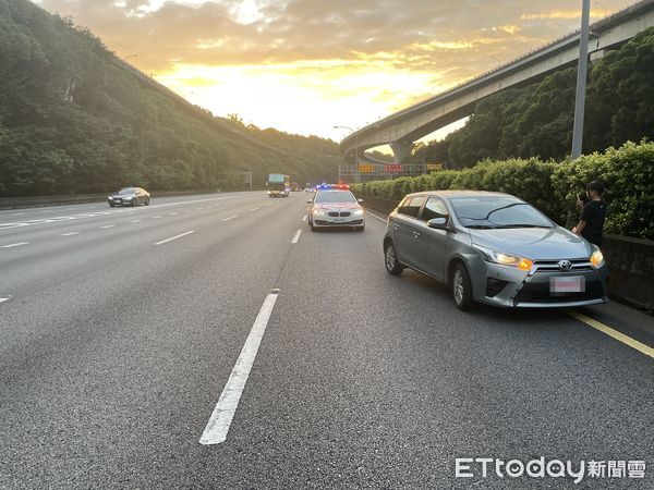 ▲▼  81歲翁騎機車上國道「一路逆向往北」遭2車撞           。（圖／記者戴上容翻攝）