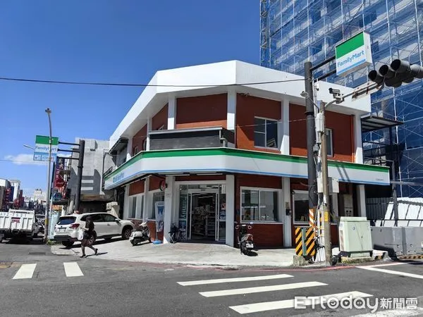 ▲▼舊寶桑派出所成為最有特色的全家便利商店。（圖／記者楊漢聲攝）