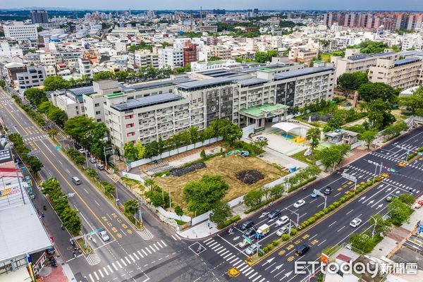 ▲▼   崇文國小地下停車場工程開挖  。（圖／嘉義市政府提供）