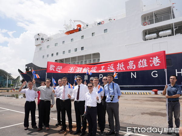 ▲台航董事長劉文慶帶隊迎接新船。（圖／台航提供）