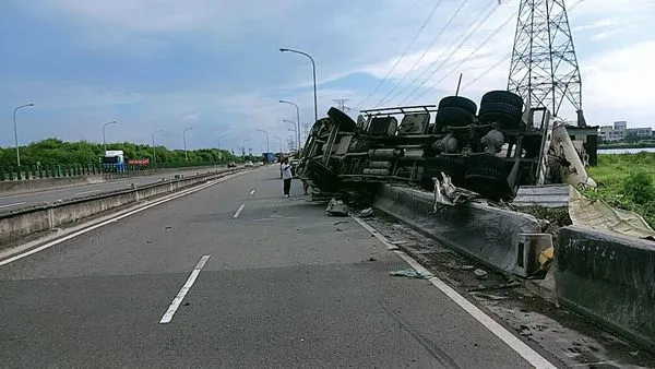 ▲▼        台61車禍  。（圖／民眾提供）