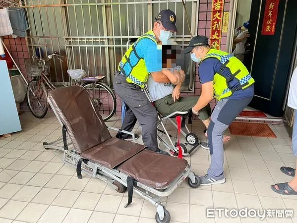 ▲龍泉消防分隊破窗救人             。（圖／記者陳崑福翻攝）