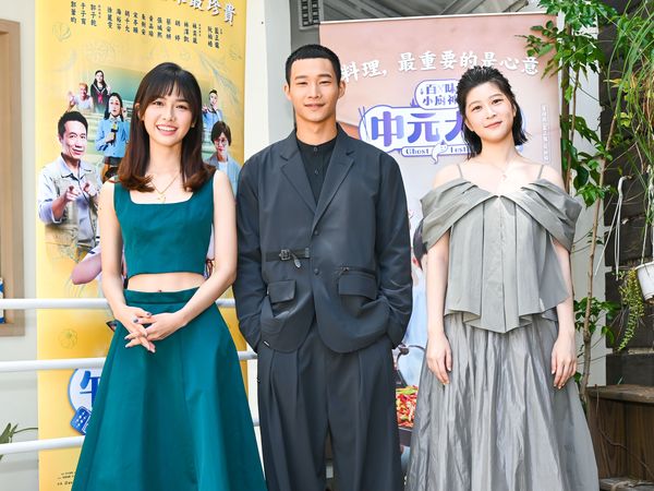 ▲《百味小廚神》導演李權洋（中）率一、二季演員蔡安妍（左起）、阮柏皓、林澤凱、張城熙、于子育、郭子乾、江宜蓉、何思靜、海裕芬、黃冠智出席首播茶敘 何思靜、黃冠智、江宜蓉。（圖／紅衣小女孩股份有限公司提供）