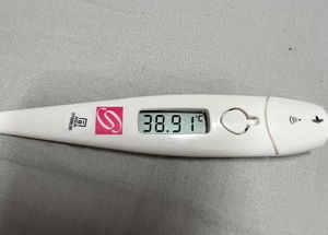 發燒破39°C一戳就中！醫揪「5大現行犯」：小孩先中，爸媽跟著倒