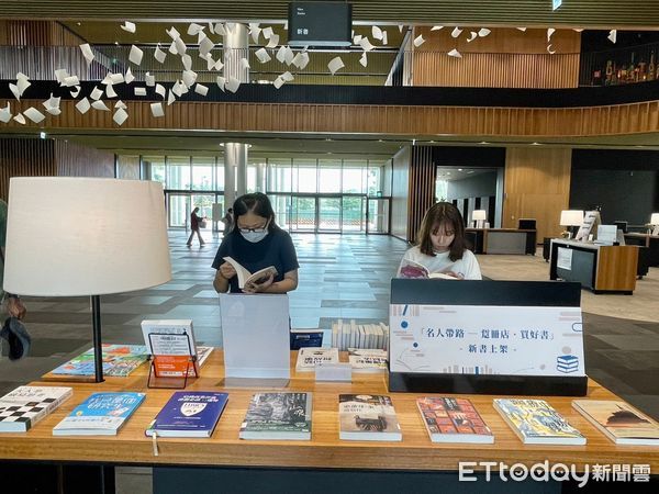 ▲政大書城確定繼續營運，台南市文化局以實際動作支持，調整以往圖書館委託代理商訂書模式，改以小額採購方式向不同實體書店購買新書，以提供給讀者更多元的選擇。（圖／記者林東良翻攝，下同）