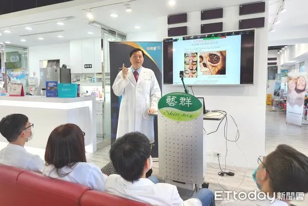 ▲藝群醫學美容集團董事長王正坤醫師，受邀開課，指導醫師如何安全注射臉部填充物，來避免血管栓塞。（圖／記者林東良翻攝，下同）