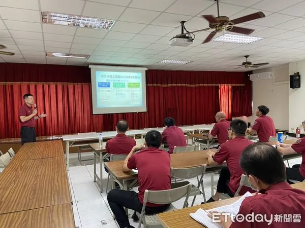▲台南市消防局第一大隊，分2梯次針對消防人員辦理防火宣導及公共危險物品聯合講習訓練。（圖／記者林東良翻攝，下同）