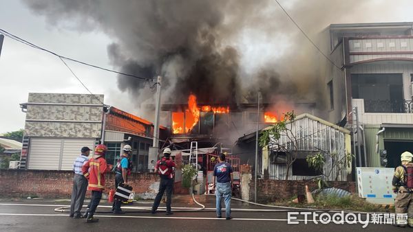 ▲▼       台南木造民宅火警      。（圖／記者林東良翻攝）