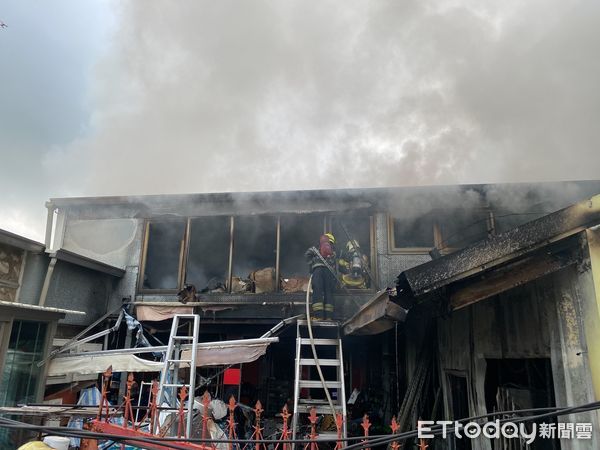 ▲▼       台南木造民宅火警      。（圖／記者林東良翻攝）