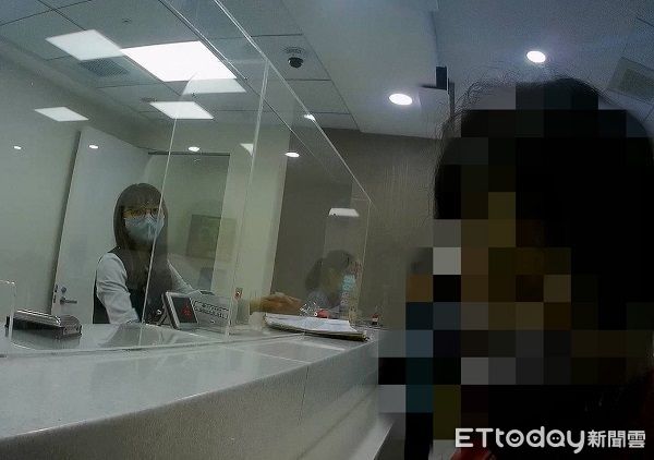 ▲林婦欲匯款146萬元投資黃金買賣。（圖／八德警分局提供）