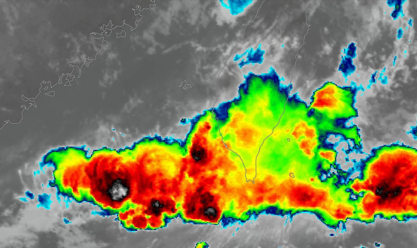 ▲▼強烈雷雨帶高掛台灣上空。（圖／翻攝自Facebook／台灣颱風論壇｜天氣特急）