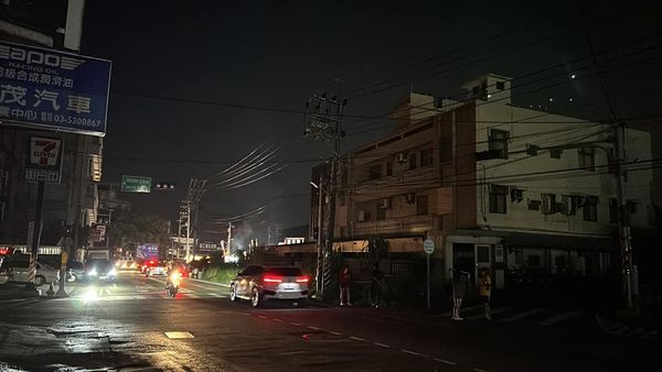 [新聞] 快訊／新竹市區「無預警停電」一片漆黑