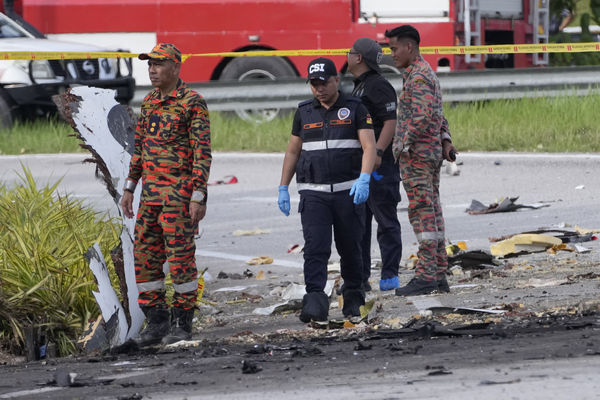 ▲▼ 馬來西亞17日一架飛機墜毀。（圖／達志影像／美聯社）