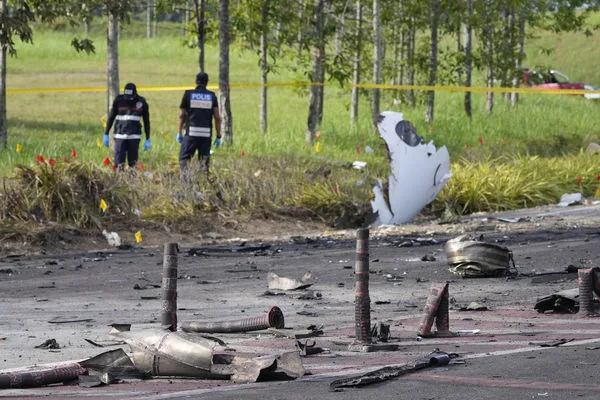 ▲▼馬來西亞小型飛機墜毀。（圖／達志影像／美聯社）