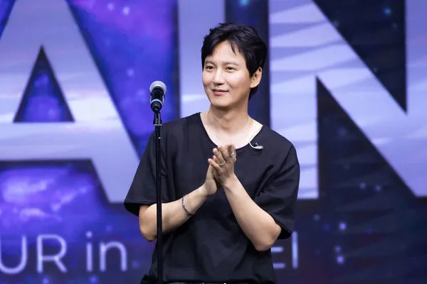 ▲▼直擊／金南佶被鬼月嚇到沒回神！　突雙膝下跪⋯主持人驚呼。（圖／超級圓頂提供）