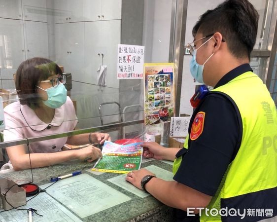 ▲里港警分局高樹分駐所長邵軾傑、警員趙凱晴即時阻止黃男匯款             。（圖／記者陳崑福翻攝）