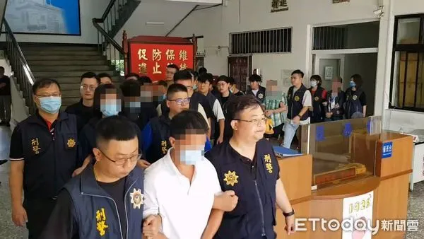 ▲▼霧峰警方逮捕廖嫌等9名暴力討債成員，一旦對方不還錢，就砸店、潑油漆、灑冥紙恫嚇。（圖／民眾提供，下同）