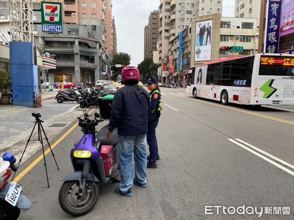 ▲▼台中警四分局將機車意外事故剪輯成23秒驚悚影片，希望達到警惕效果。（圖／民眾提供，下同）