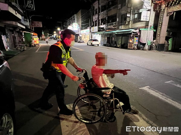 ▲▼   身有殘疾老翁路倒鄉間小路，水上暖警協助平安返家   。（圖／水上分局提供）