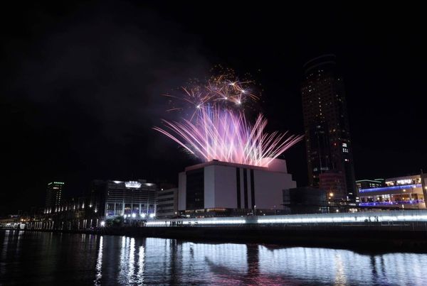 ▲昨（19日）晚基隆市文化中心頂樓首度施放「浪漫七夕煙火秀」。（圖／基隆市觀銷處提供）