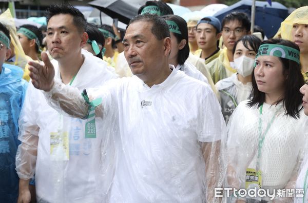 ▲▼國民黨總統參選人侯友宜出席行人零死亡推動聯盟於凱道舉辦還路於民大遊行  。（圖／記者李毓康攝）