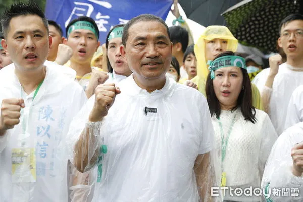 ▲▼0820凱道「還路於民」大遊行在大雨中展開，四組有意問鼎總統大位的候選人賴清德、郭台銘、柯文哲及侯友宜都出席活動。（圖／記者湯興漢攝）