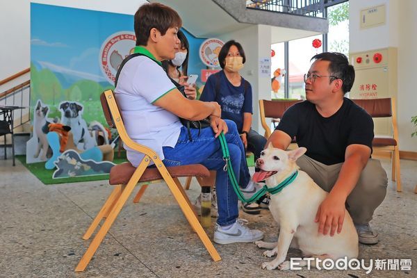 ▲▼民眾攜家帶眷領著毛孩回園區參加社交活動，也忙著帶毛孩闖關、逛巿集。（圖／花蓮縣政府提供，下同）