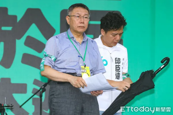 ▲▼台灣民眾黨黨主席柯文哲出席行人零死亡推動聯盟於凱道舉辦還路於民大遊行。（圖／記者李毓康攝）