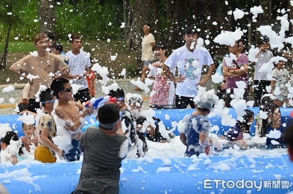 ▲雲林海洋音樂祭邁入第5年，活動範圍歷屆最大持續獲得民眾熱烈迴響，4天活動累積參加人數破10萬人湧入，刷新去年紀錄。（圖／記者蔡佩旻翻攝）