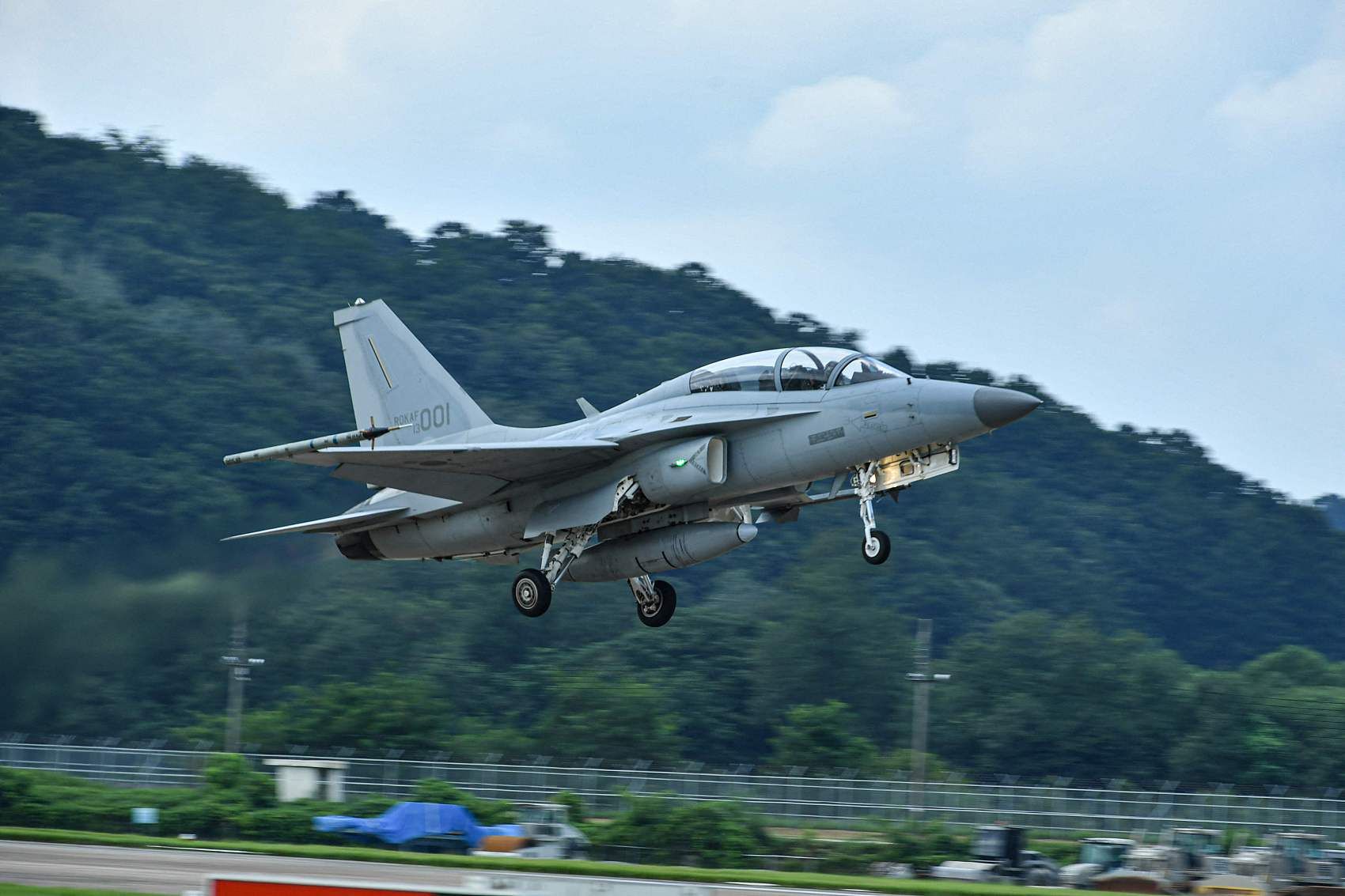 ▲▼南韓空軍在某處未公開的軍事基地出動FA-50戰鬥攻擊機。（圖／CFP）