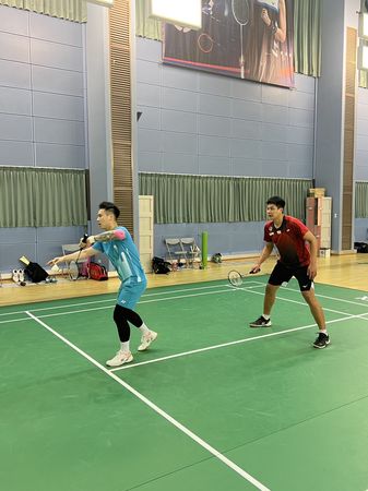 ▲男子雙打選手盧敬堯(左前方)與楊博涵於國家運動訓練中心羽球場積極訓練             。（圖／體育署提供）