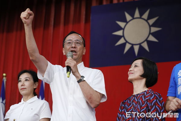 ▲▼全國婦女•新住民團體領袖「挺侯」後援會成立大會，國民黨主席朱立倫總統候選人侯友宜連袂出席。（圖／記者湯興漢攝）