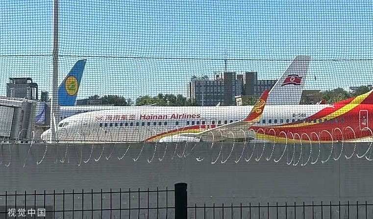 ▲▼北韓「高麗航空」航班22日上午從平壤飛抵北京，可以看到一架機翼上印有北韓國旗的客機停在海南航空客機後方。（圖／CFP）