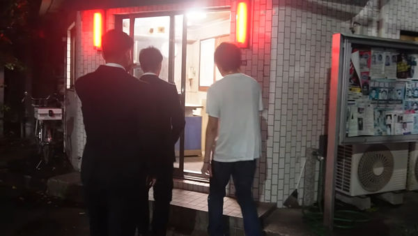 ▲▼快訊／DJ SODA日本遭襲胸　2男「露臉道歉」投案。（圖／翻攝三崎優太 青汁王子YouTube）