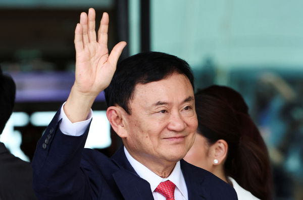 ▲▼泰國前總理戴克辛（Thaksin Shinawatra）22日搭機返回泰國。（圖／路透）