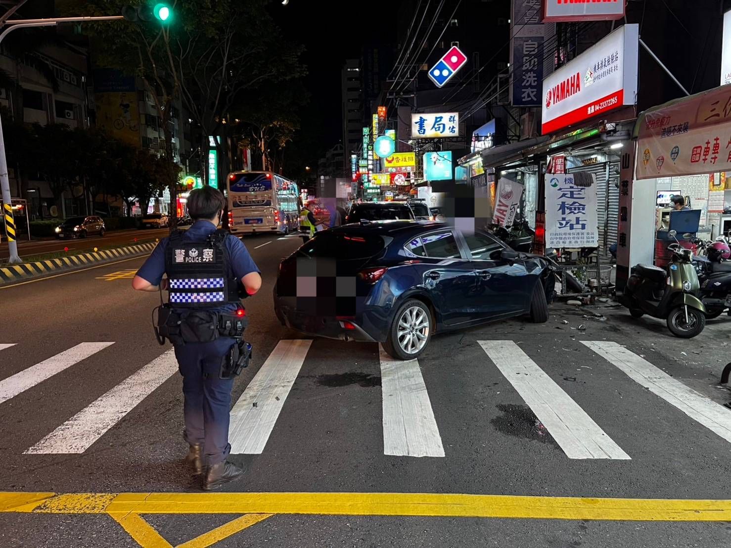 Drunk Driving Accident in Taichung: 9 People Injured in Collision with 3 Cars and 3 Locomotives