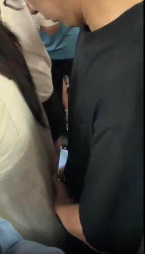▲男子在北京地鐵4號線對女乘客實施猥褻被警方依法行政拘留。（圖／翻攝自微博）