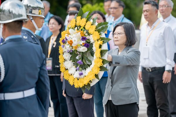 ▲▼蔡英文出席八二三戰役勝利65週年追思祭悼典禮。（圖／總統府提供）