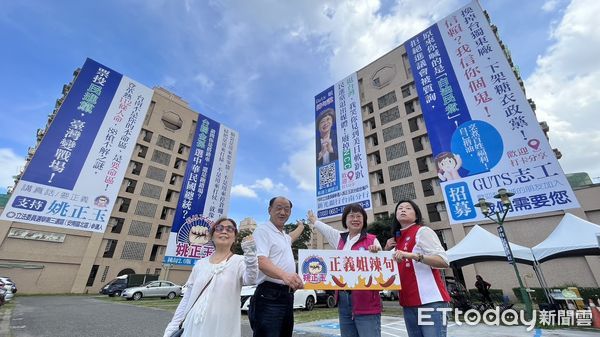 ▲國民黨台南市立委第三選區參選人姚正玉，在和緯路、北門路口人掛起「Guts姐辣句」競選看版，戳破綠色執政神話。（圖／記者林東良翻攝，下同）