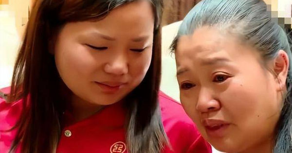 失蹤17年的女兒（左）與母親（右）相認。（圖／翻攝自微博）