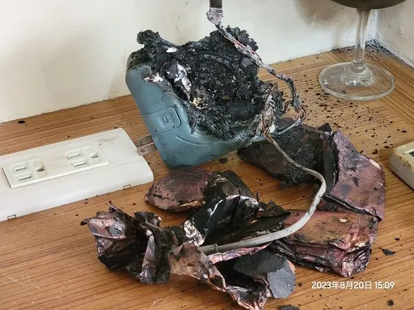 ▲墨子科技行動電源爆炸。（圖／墨子科技臉書留言）