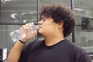 寶特瓶別重複裝水！藥師示警「細菌恐比馬桶蓋還多」